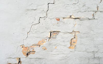Fissure en escalier non structurelle : Faut-il vraiment s’inquiéter ?